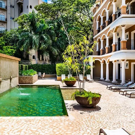 Luxury 3Br Appt, Center, 2 Min To Beach, Hi-Speed Wifi