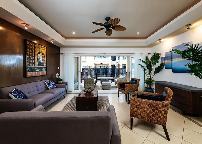 Luxury 3br Appt, Center, 2 Min To Beach, Hi-speed Wifi Tamarindo