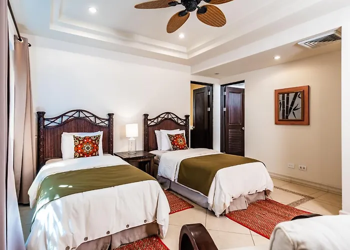Luxury 3br Appt, Center, 2 Min To Beach, Hi-speed Wifi Apartamento