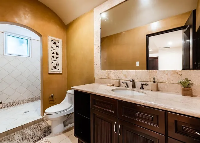 Luxury 3br Appt, Center, 2 Min To Beach, Hi-speed Wifi