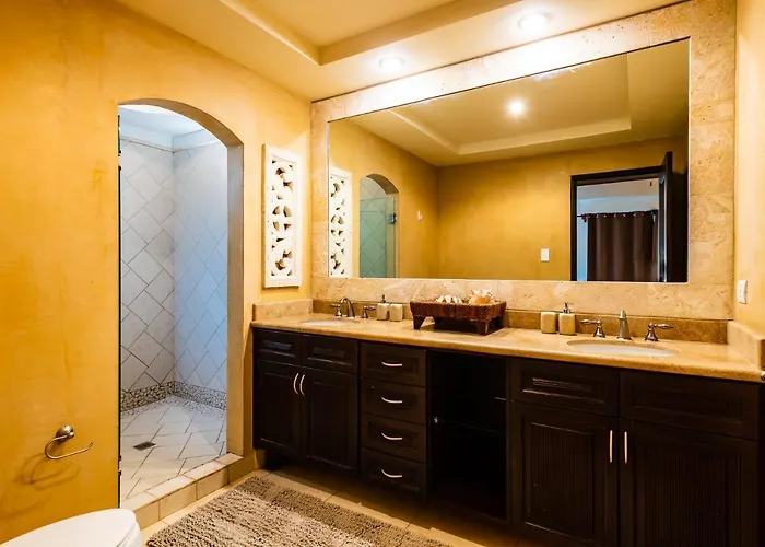 Luxury 3br Appt, Center, 2 Min To Beach, Hi-speed Wifi * Tamarindo