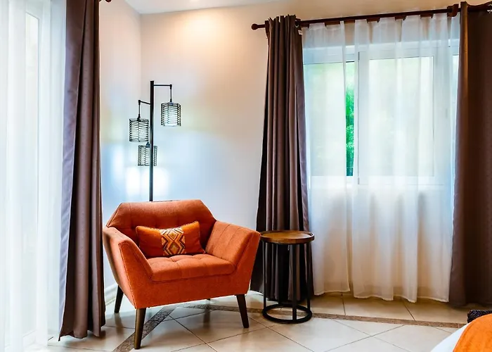 Luxury 3br Appt, Center, 2 Min To Beach, Hi-speed Wifi Apartamento