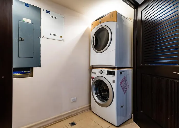 Luxury 3br Appt, Center, 2 Min To Beach, Hi-speed Wifi Tamarindo