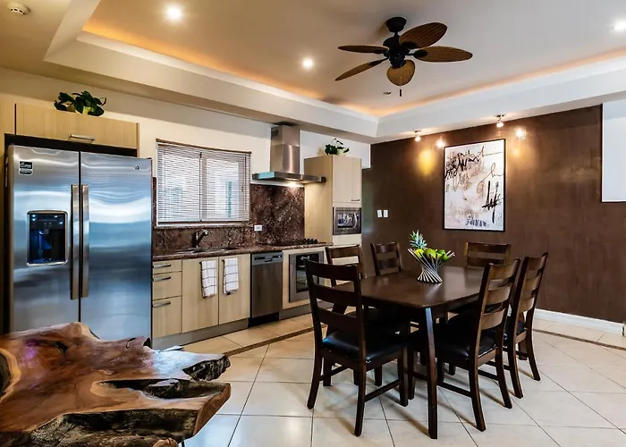 Luxury 3br Appt, Center, 2 Min To Beach, Hi-speed Wifi Tamarindo