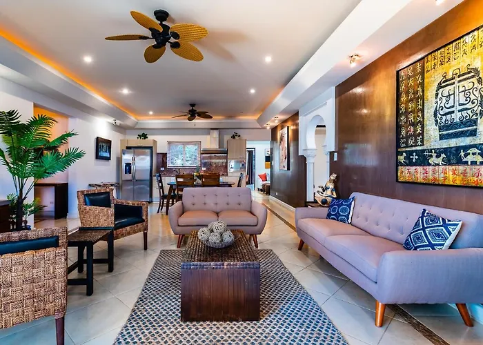 Luxury 3br Appt, Center, 2 Min To Beach, Hi-speed Wifi Apartamento Tamarindo